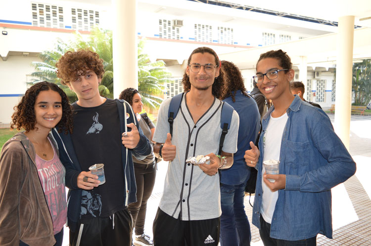 Estudantes participaram da homenagem às 77 décadas de história do Câmpus Goiânia do IFG